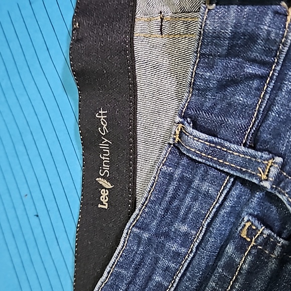LEE SINFULLY SOFT WOMENS JEANS,STRETCH, ELASTIC WAIST, SZ.10 PETITE, NAVY COLOR - Picture 5 of 6